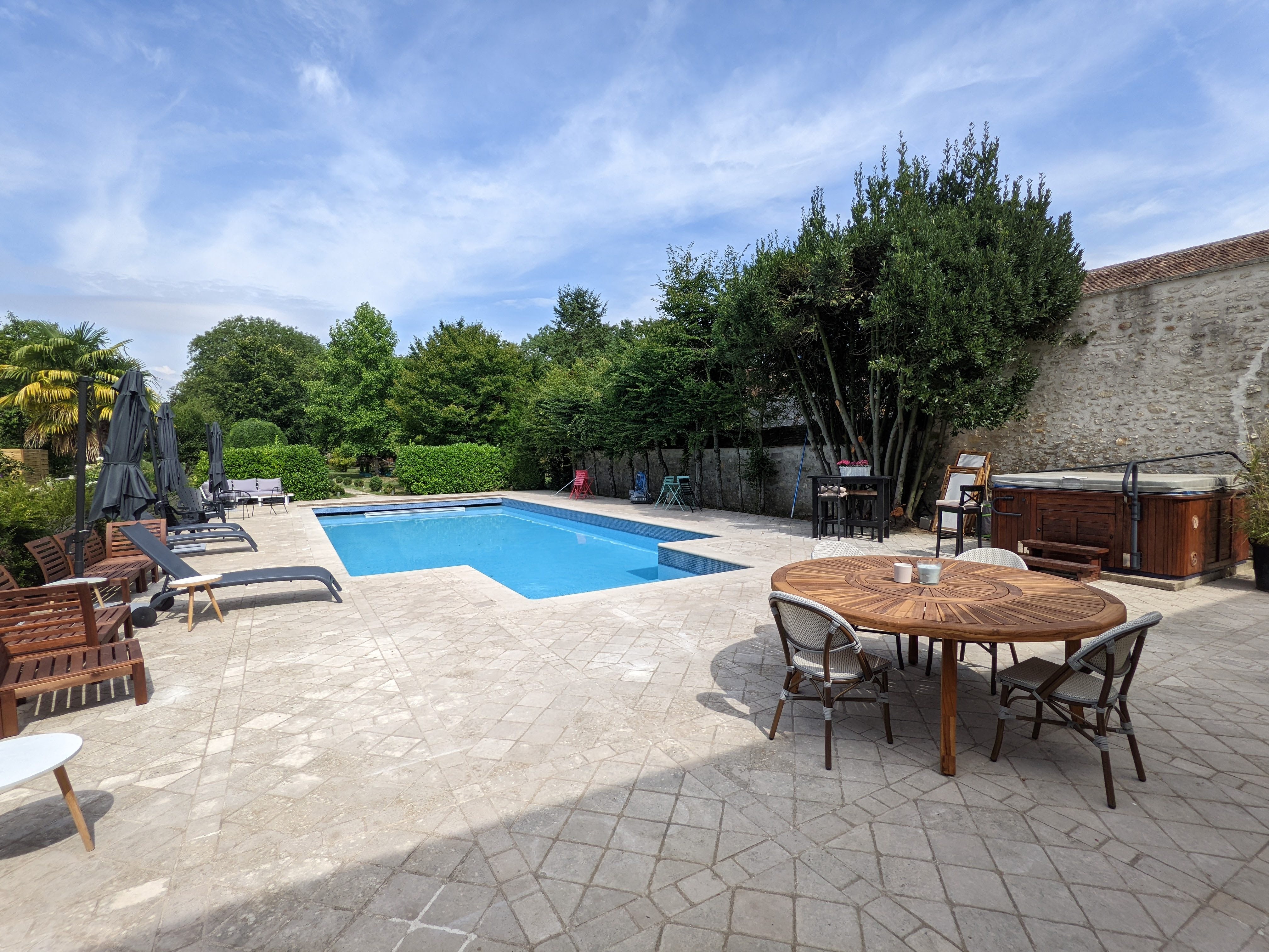 Maison dans un jardin