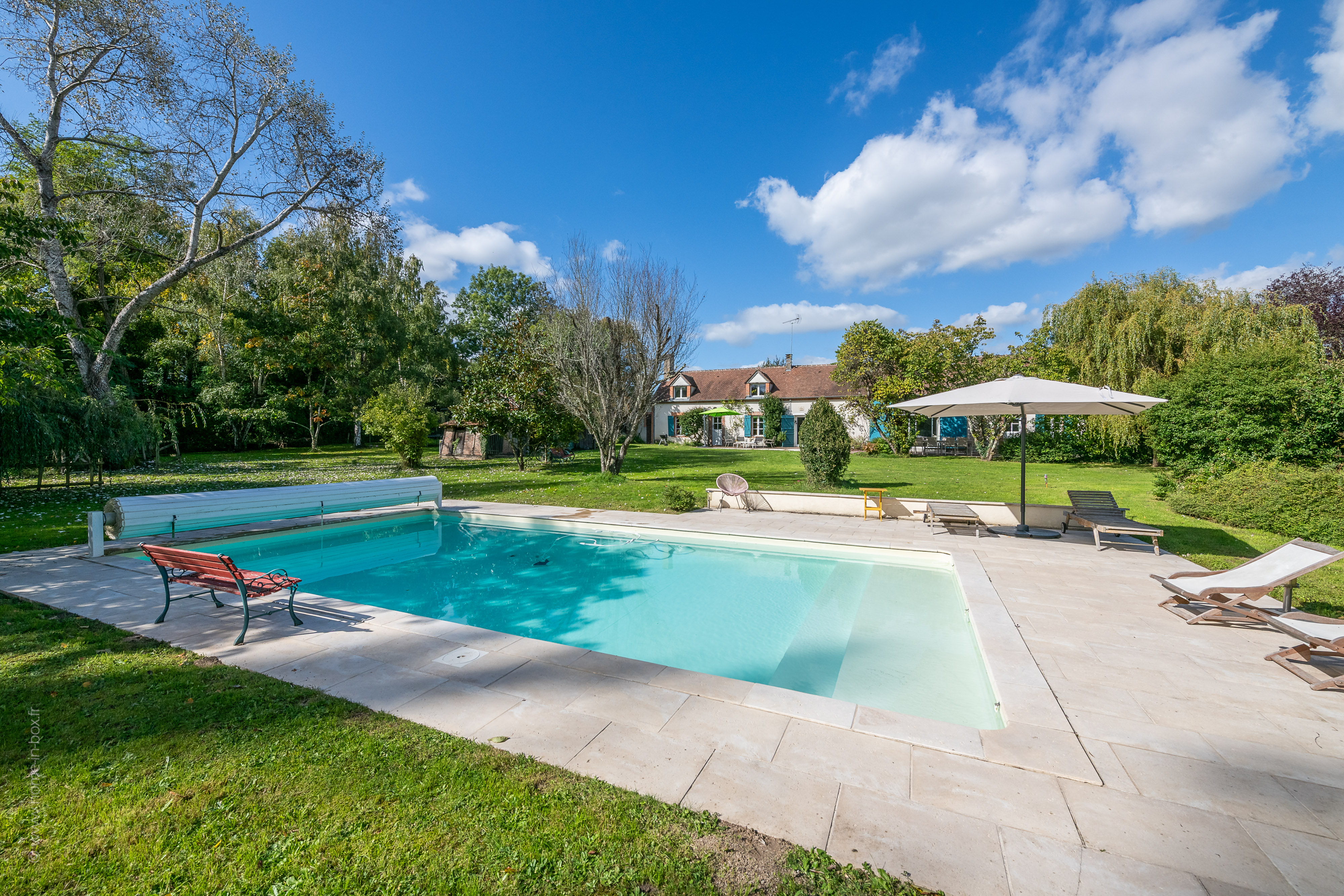 Longère au calme avec piscine