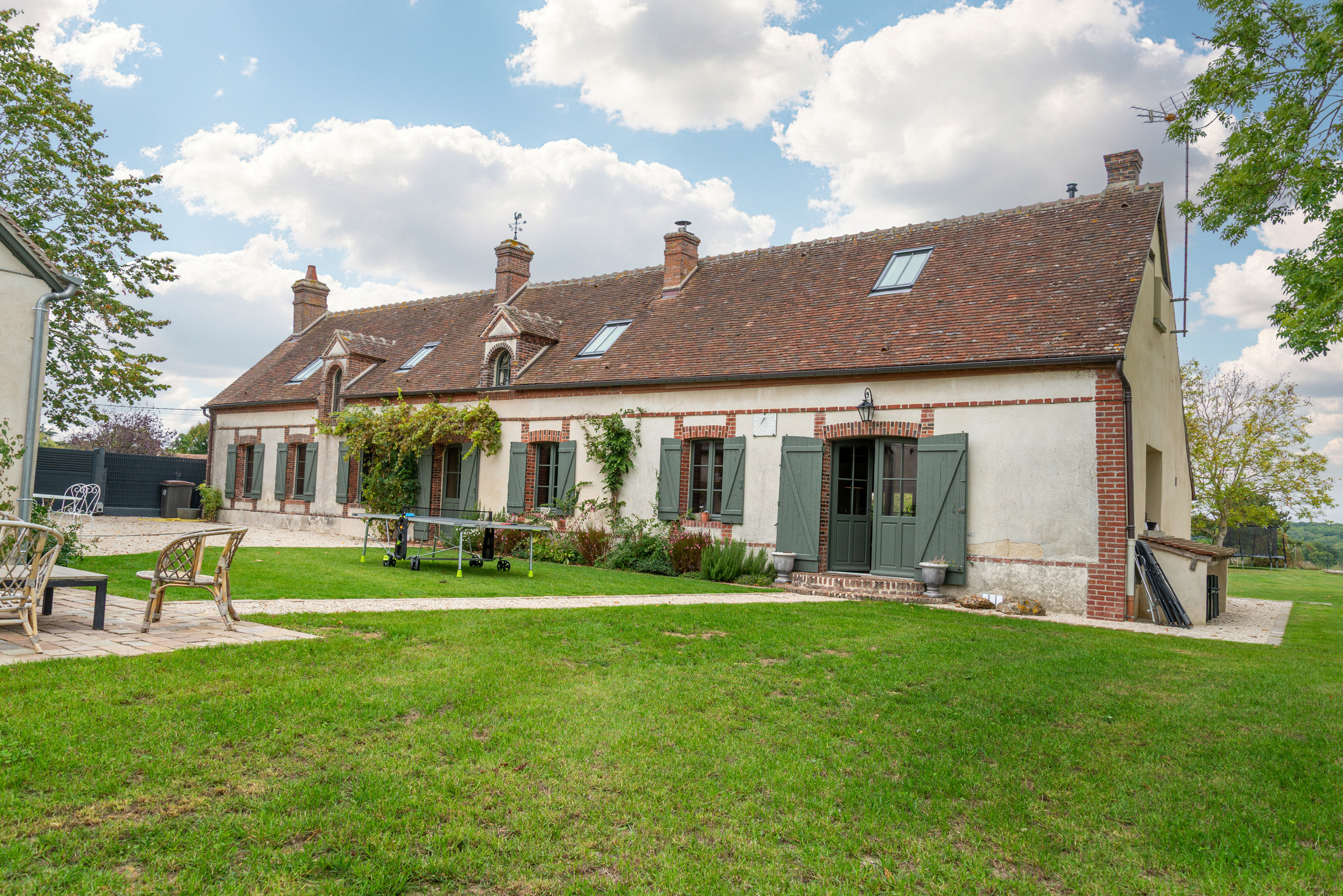 Maison de campagne avec tennis