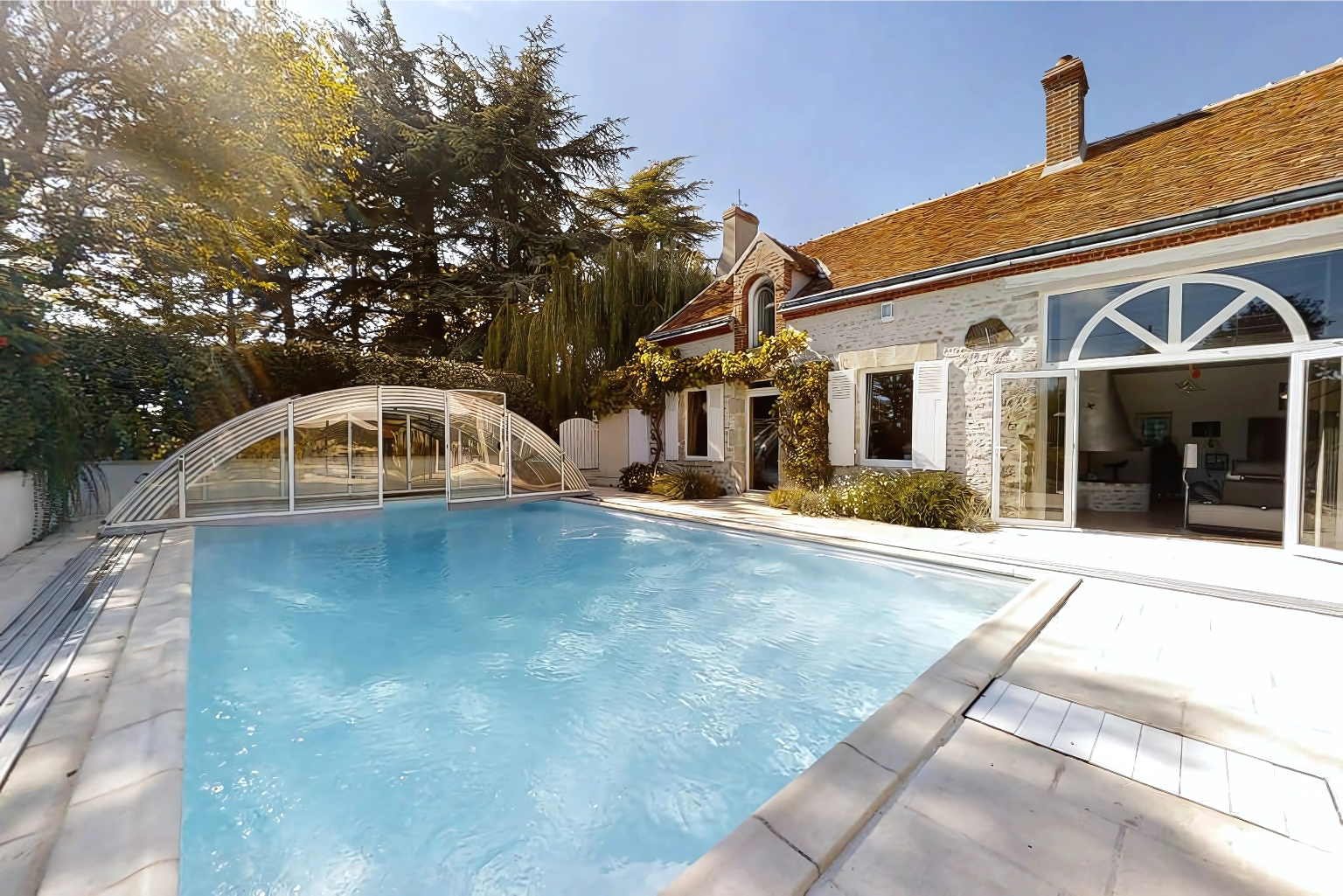 Piscine chauffée et tennis