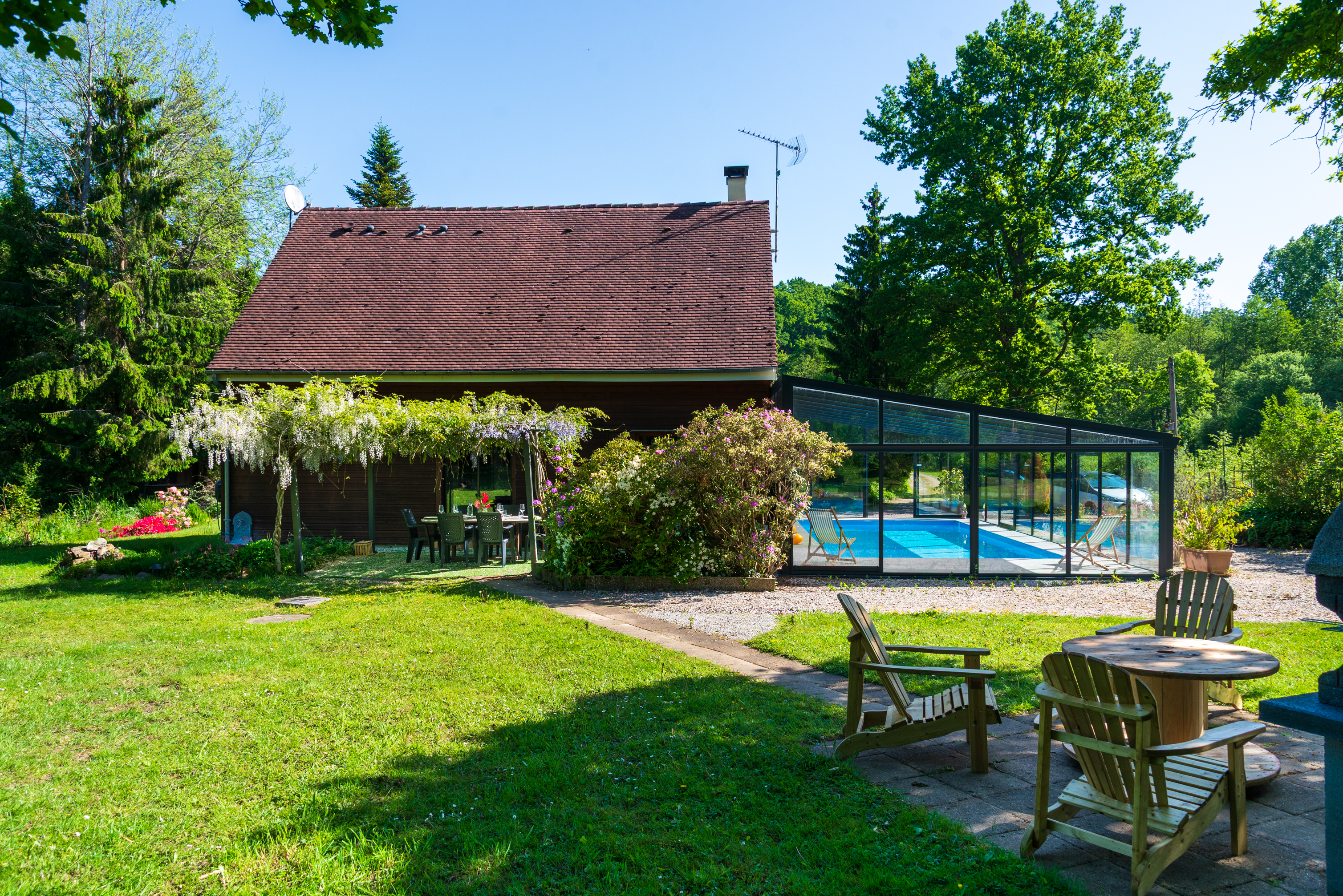 Chalet avec piscine chauffée