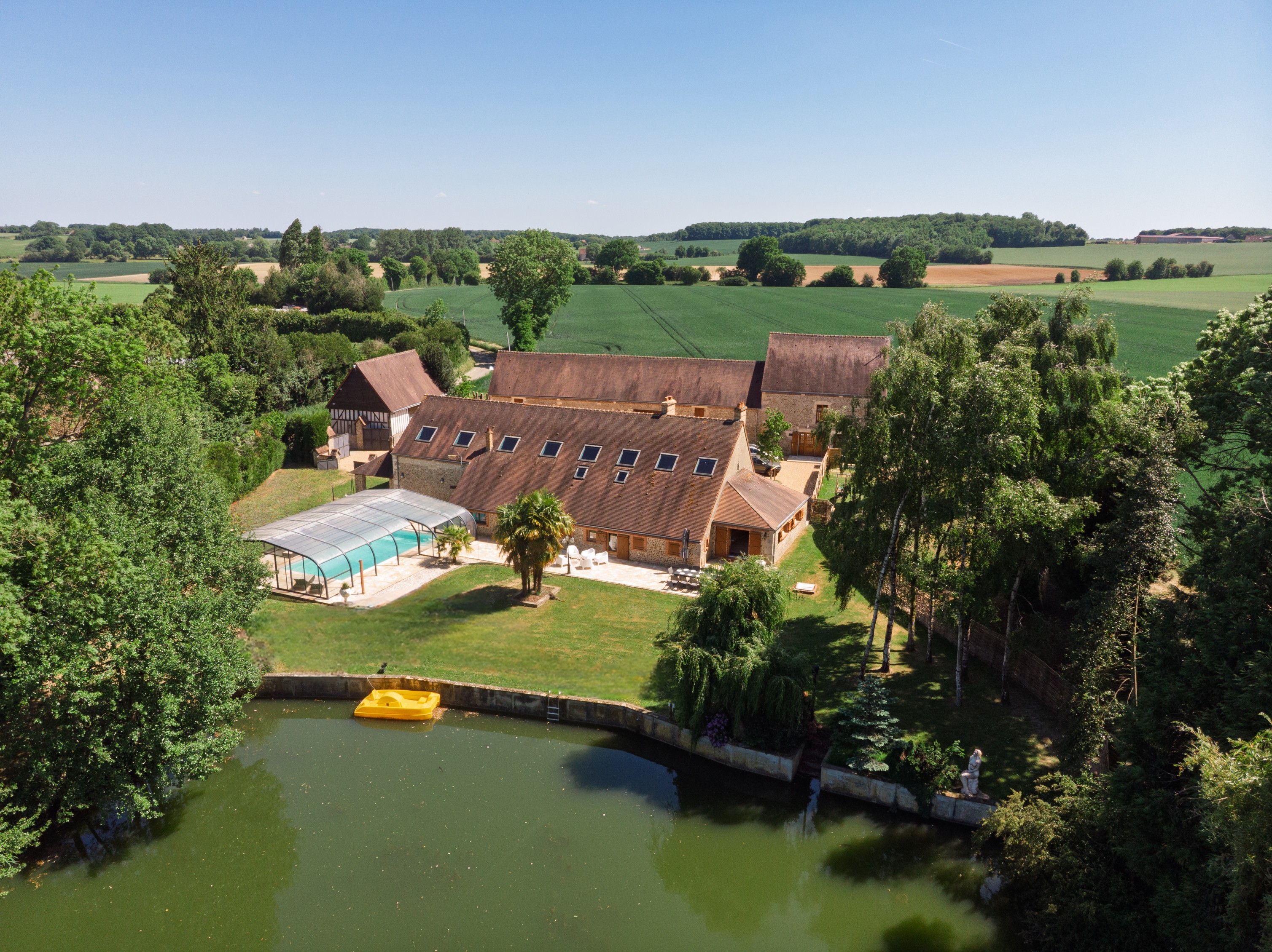 Deux gîtes avec piscine